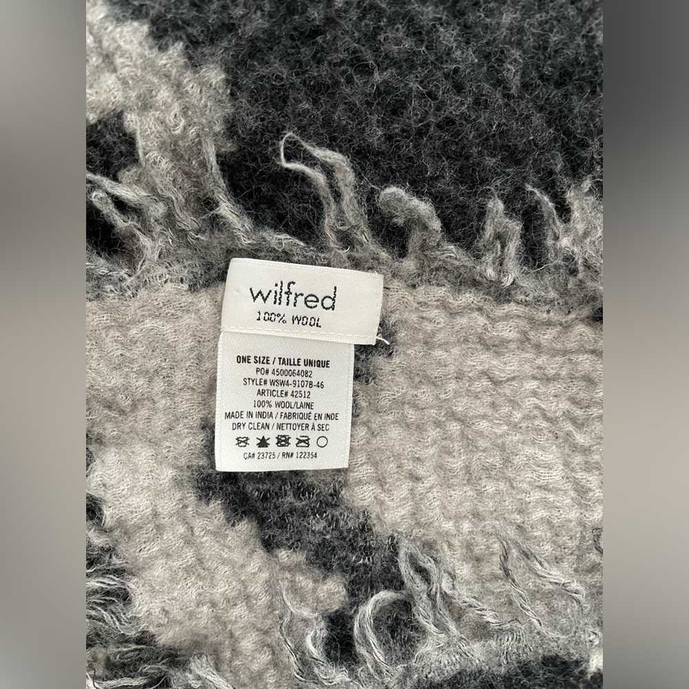 Aritzia Wilfred Grey Scarf - 100% wool - 50” x 35” scarf